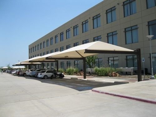 مظلات مواقف سيارات